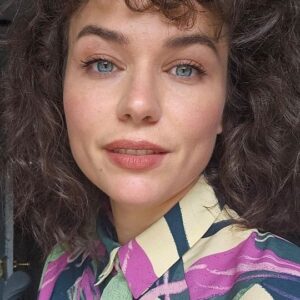 Frankie Ward Instagram - When you wake up on a shoot day and need to glow up fast...

Using @lisaeldridgemakeup Velvet Lipstick in Velvet Affair and her lip pencil in Scorcery, plus her highlighter Elevated Glow in Cosmic Rose. (All #gifted)

@pmglabsmua blusher (Bridgerton palette) and eyeshadow in Statuesque

@diorbeauty Forever Skin foundation and concealer and Diorshow mascara

@fentybeauty Cheeks Out Bronzer in Butta Biscuit

@lauramercier setting powder in Translucent

@beautypie supercolour kohl eyeliner in brown beauty

#makeup #transition #presenter #makeover