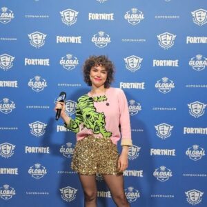 Frankie Ward Instagram - Look for day two of the #Fortnite #fncs Global Championship - styling by @annetteoerts and makeup by @carolineewulff 

Shorts from Buch Copenhagen, jumper by @hunkonstudio. Shoes from @kurtgeiger.

#esports #esportsstyle #presenter #ootd