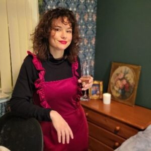 Frankie Ward Instagram - My in-laws entrusted me and @lacetagram to do a speedy makeover of their smallest bedroom in Kilkenny. The brief was to keep their old trundle bed (single with another underneath) and to make sure there was a decent office space to boot. I also kept in mind the need for somewhere for Aoife the Baby to sleep when she's older - as well as adult guests. I also had to keep the office style blinds - we do have a roller blind to add after Christmas but have been ordered to down tools and have a glass of fizz(!!!)

The makeover took longer than expected as we found an sixties wallpaper under the vinyl and had to find a steamer to remove it.

I was mindful of keeping existing furniture and accessories in mind. The white desk is a foldout table we'll need to replace and I'm not keen on the current bedside table right now. We also had all the frames/art except the smalest and the pine dresser. The bedding is from @harrycorryinteriors (I had to get a Valance to cover the trundle) and the throw is from @dunnesstores. The bedside lamp I rescued from a mggsperformingarts when I was 14 and they were having a clear out!

We also used a tin of @farrowandball Eggshell in Inchyra Blue but ran out before the last wall. The @johnstonespaint store in Kilkenny colour matched for us so we could do the final wall and the woodwork. Shout out to Eddie and Connor for being so helpful.

The wallpaper is from @johnlewis and we used two rolls of it.

Also a massive shout out to @logitech for gifting me all the Aurora @logitechg peripherals and @logitechc broadcast gear after I worked on their Logiplay event earlier this year. They work perfectly with the @inteluk NUC PC for a streamlined wireless setup.

(Logtiech #Gifted rather than sponsored
 However I am sponsored by @inteluk so marking as #Ad for transparency, though this is my own project.)

#Makeover #Secondhand #PCGaming #FarrowAndBall #InchyraBlue #renovation #renovationproject