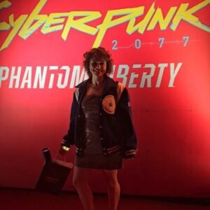 Frankie Ward Instagram - Was chuffed to be invited to the @cyberpunkgame Phantom Liberty launch. The ace @kingjaeldn took a video of me outside and I met a few fans of the LEC, which was a lovely surprise. 

The night featured performances from loads of acts including @ratboyratboy and @letseatgrandmaunofficial. And star of the new storyline @idriselba popped up to make a speech... which I missed while chatting to a dev about how he got involved in the game. (No regrets #DevsBeforeDetectiveLuther etc),

Thinking I might stream the game next week, I just need to get hold of it!

Dress is from @urbanoutfitters and is several years old, jacket is vintage @beyondretro, bag from a vintage shop in Sheffield and shoes are by @miista.

#cyberpunk2077 #PhantomLiberty #launchparty #gaming
