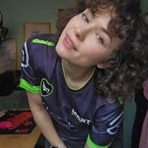Frankie Ward Instagram - Got sent a set of the new @futwizsite jerseys so here's a cheeky lil' look - favourite colour is the purple for sure (it matches my eyeshadow!)

#futwiz #eafc #fcpro #esportsjersey #gifted (not a paid or brand requested post)