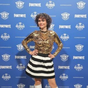 Frankie Ward Instagram - My #FNCS Global Championship finals look - styled by @annetteoerts, hair and makeup by @ciannedenize

Boots are @terrydehavilland, top is @sandroparis 

#Fortnite #esports #ootd #presenter #esportsfashion