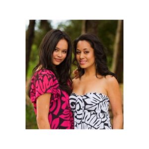 Frankie Adams Instagram - I must be 16 or 17 in this photo which is when I first started acting. Around about the same time I remember sitting in a dressing room with @teuilablakely, @robbiemagasiva, @shavaughn_ruakere and @pua_magasiva and realizing how fortunate I was to be surrounded by a group of people I admired, adored and who hugely influenced me as a young woman and artist. Without these Polynesian powerhouses paving the way for me and many, many others I may not be where I am today and for that I’m so thankful! Love you guys & thinking of you always Poos ❤️