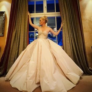 Franziska Knuppe Instagram - Ready for the Bayrischer Filmball ♥️💋✨
wearing @pronovias #dress

#AtelierPronoviasHauteCouture

thank you @aignermunich for inviting me