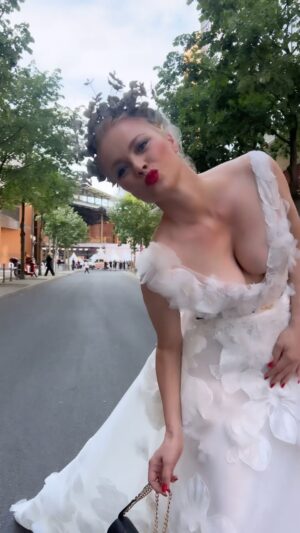 Franziska Knuppe Instagram - Are you ready for it? ♥️💋✨
@filmpreis 

wearing Atelier @pronovias 
#berlin #deutscherfilmpreis #2024 #lola