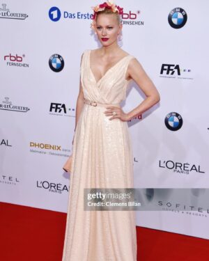 Franziska Knuppe Instagram - Throwback to the @filmpreis ♥️💋✨
Hier ein kleiner Rückblick zu meinen Kleidern der letzten Jahre. 
Welches ist euer Favorit? Swipe 👉🏻
Morgen findet die Verleihung des deutschen Filmpreises in Berlin statt. Freue mich schon sehr darauf. #lola #deutscherfilmpreis