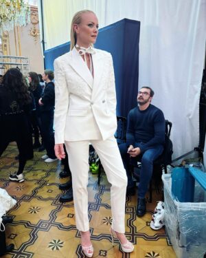 Franziska Knuppe Instagram - Right before Show nr.3 in Paris ♥️💋✨
@robertabinader 
Love the look 
Thank you for having me

@bwmcommunications @mephistophelesproductions 
#pariscoutureweek #parisfashionweek #paris