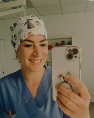 Franziska Böhler Instagram - Wen ich könnte, würde ich im Gesundheitssystem folgendes ändern……
✨
….up to you
✨

#gesundheit #intensiv #physicianassistant #symptome#mfa #facharzt #gesund #arzt#sport #motivation #health #krankenhaus #care #reha #klinik #training #pflege #Krankenpflege #nurse #anästhesie #medizin #gesundheitssystem #healthforfuture #erzieherin #physiotherapie #pflegenotstand #liebe #op #leben #schule
