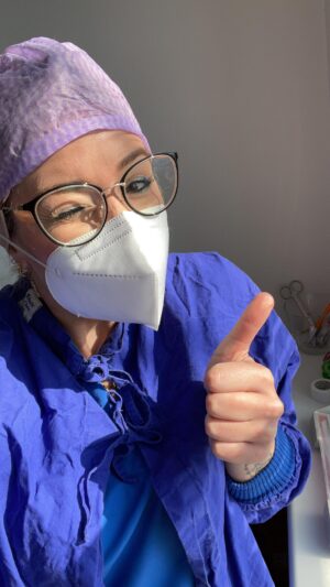 Franziska Böhler Instagram - Ich hab langsam das Gefühl wir leben in einer Matrix. Nur, dass Keanu Reeves irgendwie aussieht wie Karl Lauterbach😂
✨
Folgendes hat wirklich niemand kommen sehen:
„Gesundheitsminister Lauterbach stimmt die deutsche Bevölkerung auf große Lücken in der medizinischen Versorgung ein. In den nächsten Jahren würden flächendeckend Hausärzt:innen fehlen. „Wir werden in eine ganz schwierige Versorgungssituation kommen“, sagte der SPD-Politiker im Bericht aus Berlin. Den künftigen Mangel „kann man sich noch gar nicht richtig vorstellen“, warnte er.
✨
Well. That escalated quickly
✨
#pflege #icu #altenpflege #gesundheit #krankenpflege #pflegefachkraft #pflegenotstand #gesundheitssystem #krankenschwester #medizin #pflegedienst #nurse #klinik #pflegekraft #pflegeberuf #krankenhaus #intensiv  #gesundheit #betreuung #ambulantepflege #pädiatrie #pflegeheim #anästhesie #healthcare #intensivpflege