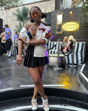 Freddie Ransome Instagram - 🚗💨 
these lil gucci hiking sandals are my favoriteeeee

bra top: @frankiecollective 
skrrt: @losangelesapparel 
jacket: @depop 
sandals: @gucci 
chain: @gossamerjewels 
style collab w| @thegoldlist.co