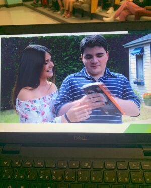 Frédérique Dufort Instagram - J’❤️ tellement le Nouveau-Brunswick !!! 

Deux magnifiques journées à faire des animations scolaires. Un merci immense aux écoles pour leur accueil et aux bénévoles qui nous font découvrir leur belle région! 🫶🏻

Et ça continue, parce que le @salon_du_livre_dieppe ouvre officiellement ses portes demain ! Du jeudi 19 au dimanche 22 octobre, vous pourrez venir découvrir plein de livres et rencontrer leurs auteurs au Wingate by Wyndham @hotelwingatedieppe ! Je vous laisse mes horaires de dédicaces et d’activités dans les photos. Animations, soirée littéraires, conférences ; il y en a pour tous les goûts et tous les âges! Au plaisir de vous y voir en grand nombre.