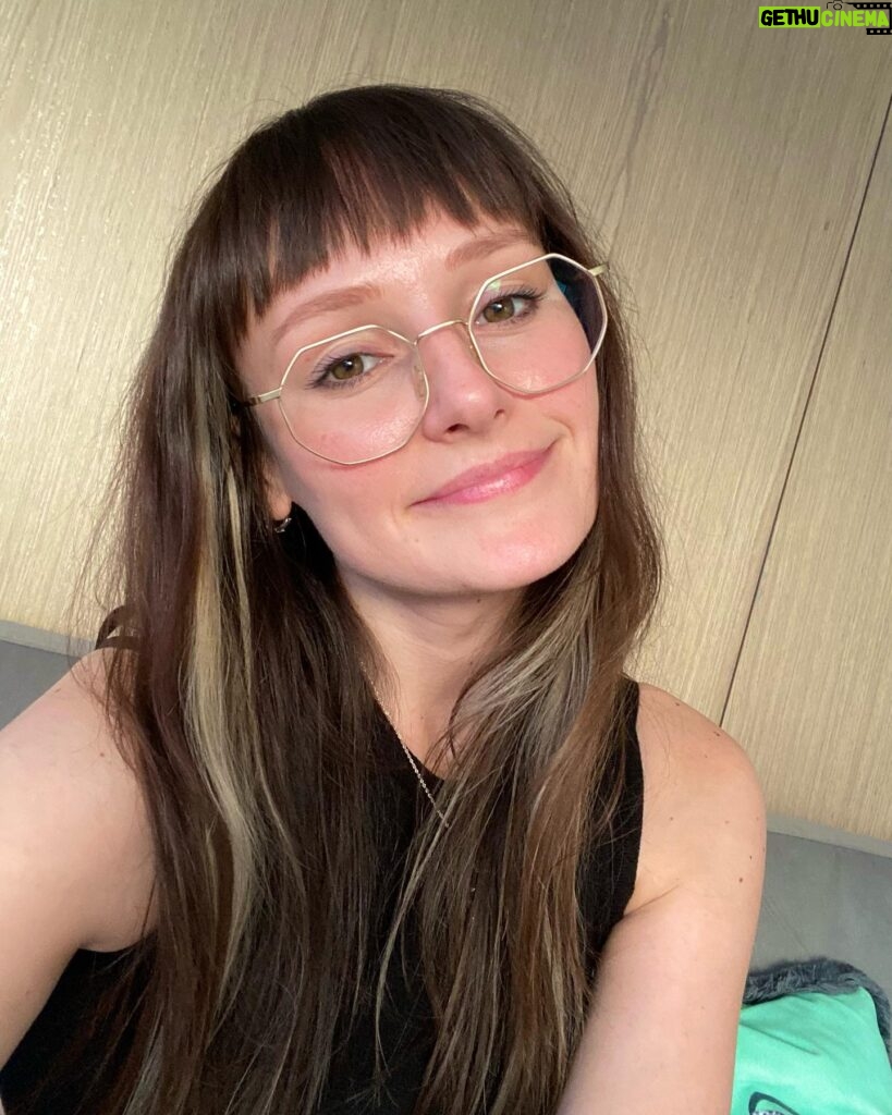 Freya Nightingale Instagram - I now view the world in 4K and I am over the moon. Everything is so vivid 🥹 who else wears glasses and what is your prescription? 🤓