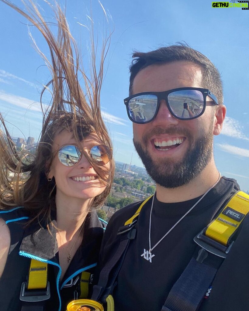 Freya Nightingale Instagram - It was windy that day. Lookin like Cindy Loo-who.