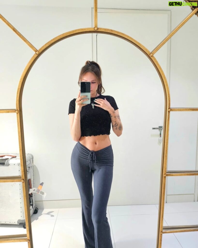 Freya Nightingale Instagram - My mirror needs a clean but these trousers are cute though
