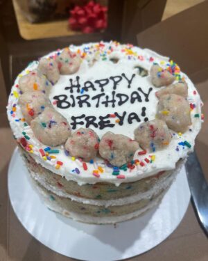 Freya Ridings Instagram - Thank you for the most beautiful birthday wishes 🎉🦢 Had the most wonderful day of matcha, erewhon, Echo Park Swans and Highland park late night bowling with my best boys @ewanjphillips & @arden_ridings 🎳🌴 and this Milk Bar Cake of Dreams 🍰🍰 AND @taylorswift released not one but TWO ALBUMS 💿✨🤓 10/10