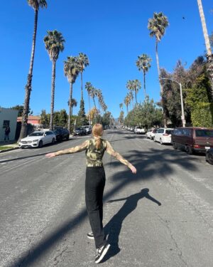 Freya Ridings Instagram - Our first 10 days in L.A ☀️🇺🇸

1. Walking home through Santa Monica at sunset after an amazing day in the studio 🌴

2. Working with the incredible @ricknowels just sat at the piano like the good old days 🎶 

3. Resonated with this song4u license Plate 🚙 

4. Sunshine and palm tree's... surreal in January ☀️

5. Matcha and vanilla almond milk in the car (thanks for all the great recommendations) I'm a green tea girl always 🍵 

6. Happy Bunny 🐰 

7. @goopkitchen Chinese chicken salad 🥗 10/10 

8. Shades 😎 and 50 Spf

9. Amazing late night street tacos 🌮 @aztecatacos 

10. Found my beloved @teapigs 🫖 in L.A (Guess i didn't have to pack one whole suitcase of Mao Feng green tea just i case they didn't have them here!!)