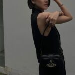 Fujii Karen Instagram - Vivienne Westwood /2024SS Collection shoppingする時はこのくらいの必要なものだけ入るサイズ感のバッグが好み ORBがポイントとなって、かわいい。 #viviennewestwoodjapan #viviennewestwood #pr @viviennewestwoodjapan
