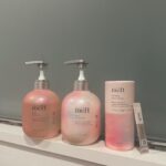 Fujii Karen Instagram – 花王から新しいヘアケアブランド「melt」が2024年4月20日から新発売するということで、ひと足早く体験させていただきました🤍

生炭酸*泡とシャンプーを混ぜるという、新感覚。
*パウダーを水に混ぜると発生

ゼラニウムやミュゲを使用した、時を忘れるようなマインドフルアロマの香りが美しいのです。

「休みながら美しく 休息美容」をテーマに、日々忙しく頑張っている人たちのため、泡・音・香りに包まれて、とろける時間を提供したいという、素敵な思いが込められており、視覚・聴覚で感じながら美しくなれる時間はとても貴重だし大事にしていきたいと思いました😌

普段はシャンプーのみで使って、
炭酸パウダーは週２~３回の使用がおすすめみたいなので、スペシャルケアとして取り入れてみたいと思います🪷

炭酸パウダーには、次に使うトリートメントの馴染みが良くなるブースター効果もあるみたい。
一緒に使うことで、朝起きた時の髪の広がりが更に気にならなくなり、綺麗に纏まってくれて自然な艶も演出してくれます。

皆様も是非この感動を味わってみてくださいね🤍

全国のロフトで先行発売中　※一部店舗除く

#PR
#melt
#メルト
#とろける生炭酸シャンプー
#休息美容
#休みながら美しく
#ヘアケア
#シャンプー
#トリートメント