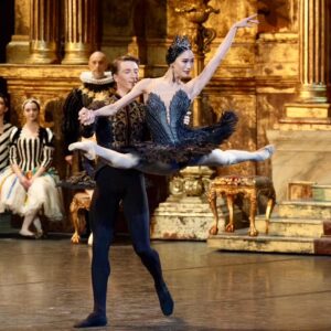 Fumi Kaneko Instagram - Some photos from act 3 Swan Lake 09/05/2024 🖤
Thank you so much for the love and support again from the entire house… It fills me with so much love and beautiful soul, I hope you went home with happiness too. 🪽✨✨✨
Can’t put into words how grateful I am to have danced Swan Lake with @vadimmuntagirovofficial , thank you for the tenderness and joy that I felt every second on stage. 
Thank you @dancersdiary for capturing 🙏✨

#ballet #dance #love #swanlake #masterpiece #royaloperahouse #london #coventgarden #art