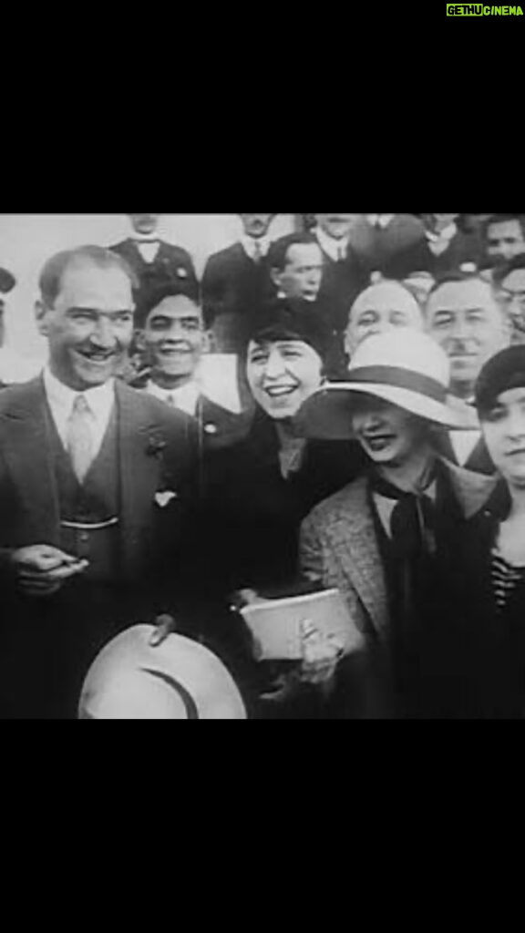 Funda İlhan Instagram - 5 ARALIK 1934 🇹🇷 Bugün Türk Kadınına seçme ve seçilme hakkı verildi . Atatürk ve arkadaşlarına derin saygım derin sevgimle . Yaşasın Cumhuriyet , yaşsın Atatürkün ilke ve inklapları . Kutlu olsun 🇹🇷 #atatürk #cumhuriyetin100yılı 🌟✨