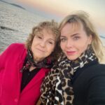 Funda İlhan Instagram - Güzel Annem , güzel İzmir’lim canım üsküplüm 🤍 kalbim 🕊️seviyorum seni pek çok 💋💜🪬 #annelergünü