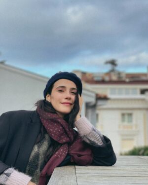 Funda Eryiğit Instagram - 🪶 ya da 🖌️
.
.
@alicancindoruk ‘a bir 🌹