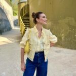 Funda Güray Instagram - Gel gel sarışınım gel 🌼 (yeleğime göndermeli şarkı) #ootd