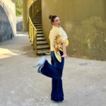Funda Güray Instagram - Gel gel sarışınım gel 🌼 (yeleğime göndermeli şarkı) #ootd