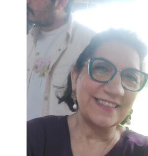 Füsun Demirel Instagram - #aysel @copadamtvdizi @ogm.pictures @startv  Her anne farklıdır, her kadın farklıdır, her insan farklıdır.. 100 karakter oynamışım  hepsi farklı... Hayat gibi... Aysel'in  kötülüğü  karnından mi? Doğuştan mı? Aysel ne görmüş  bu hayatta? Ne yaşamış? Bu hayat ne sunmuş ki Aysele? Aysel iyileşecek... Aysel kendini bulacak... Aysel farkına varacak...kendini keşfedecek... yaşı ne olursa olsun... Aysel  yüreğinin en derinindeki iyiliği  ve sevgiyi çıkartacak... umuyorum, bekliyorum:) 
#kadınlarkadınlarıdestekliyor 🩵
#kadınlarımızınyanındayız 💜