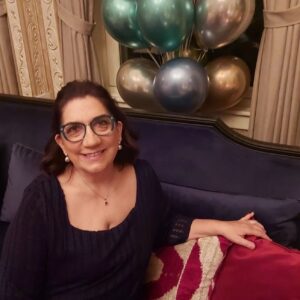 Füsun Demirel Instagram - AYSEL! AHH  AYSEL! AH, DELI KADIN !
KIR ŞU ZINCIRINI  BE AYSEL!  SEN BIR ERKEGE MUHTAC FALAN DEGILSIN!
CESARET AYSEL,CESARET!🦋🦋🦋🦋
@copadamtvdizi 💙@startv 💙