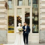 Gözde Akyıldız Instagram - Sevgili Gözde ve Yunus çiftimizle İstanbul’un nefes kesici sokaklarında gerçekleştirdiğimiz unutulmaz fotoğraf çekimini paylaşmaktan heyecan duyuyoruz!✨ Pera Palas’tan Taksim’e, Taksim’den Şişhane’ye, Şişhane’den Haliç köprüsü’ne kadar İstanbul’un eşsiz atmosferinde aşk dolu bir yolculuğa çıktık🕊️ İstanbul gibi bir şehirde aşkınız daima büyüsün! İçinizdeki keşfedilmemiş sokakları bulmanız dileğiyle🤍 @akyldzgzde & @alryns__ Gelinlik: @houseofzarif Makyaj ve türban tasarım: @gizemyolcustudio Aksesuar: @gizemyolcustudio Gelin buketi: @rosebellaflowers #gelinçiçeği #gelindamat #dugunfotografcisi #düğünfotoğrafçısı #gelinbaşı #gelinlik #gelin #gelinbuketi #gelindamatpozları #düğün #düğündavetiyesi #gelinbaşı #türbantasarımı #dışçekim #düğünklibi