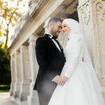 Gözde Akyıldız Instagram - Zemheri gönlüme düşen baharsın…✨ Gelinlik: @zeynepozel.bridal Makyaj ve Türban Tasarım: @gizemyolcustudio Buket: @ruyamcollection #damat #gelin #gelinlikmodelleri #gelinvedamat #düğündışçekim #fotoğraf #düğün #düğünfotoğrafçısı #dışçekim #alyans #davetiye #gelinbuketi