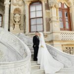 Gözde Akyıldız Instagram - Zemheri gönlüme düşen baharsın…✨ Gelinlik: @zeynepozel.bridal Makyaj ve Türban Tasarım: @gizemyolcustudio Buket: @ruyamcollection #damat #gelin #gelinlikmodelleri #gelinvedamat #düğündışçekim #fotoğraf #düğün #düğünfotoğrafçısı #dışçekim #alyans #davetiye #gelinbuketi
