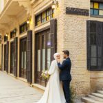 Gözde Akyıldız Instagram - Sevgili Gözde ve Yunus çiftimizle İstanbul’un nefes kesici sokaklarında gerçekleştirdiğimiz unutulmaz fotoğraf çekimini paylaşmaktan heyecan duyuyoruz!✨ Pera Palas’tan Taksim’e, Taksim’den Şişhane’ye, Şişhane’den Haliç köprüsü’ne kadar İstanbul’un eşsiz atmosferinde aşk dolu bir yolculuğa çıktık🕊️ İstanbul gibi bir şehirde aşkınız daima büyüsün! İçinizdeki keşfedilmemiş sokakları bulmanız dileğiyle🤍 @akyldzgzde & @alryns__ Gelinlik: @houseofzarif Makyaj ve türban tasarım: @gizemyolcustudio Aksesuar: @gizemyolcustudio Gelin buketi: @rosebellaflowers #gelinçiçeği #gelindamat #dugunfotografcisi #düğünfotoğrafçısı #gelinbaşı #gelinlik #gelin #gelinbuketi #gelindamatpozları #düğün #düğündavetiyesi #gelinbaşı #türbantasarımı #dışçekim #düğünklibi