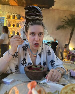 Gözde Cığacı Instagram - 🥥 

#whatever 

#bali #indonesia #youngcoconut 
#handmade #temple

Rasta ve örgü @rastaisleri 🤍
Çantam @hope.fuldreams