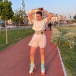 Gözde Cığacı Instagram - Sondaki foto gerçek ben 😅😂 Kask kolluk dizlik falan hep takın çocuklar ben havalı poz için çıkarttım 🤓🌞