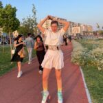 Gözde Cığacı Instagram - Sondaki foto gerçek ben 😅😂 Kask kolluk dizlik falan hep takın çocuklar ben havalı poz için çıkarttım 🤓🌞