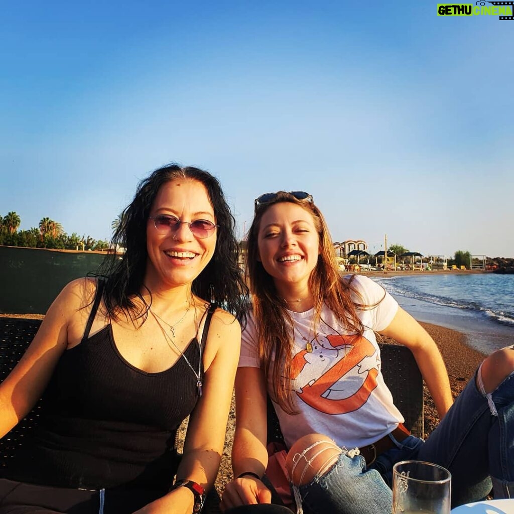 Gözde Kaya Instagram - Sis&me&sun&sea&smile&sit