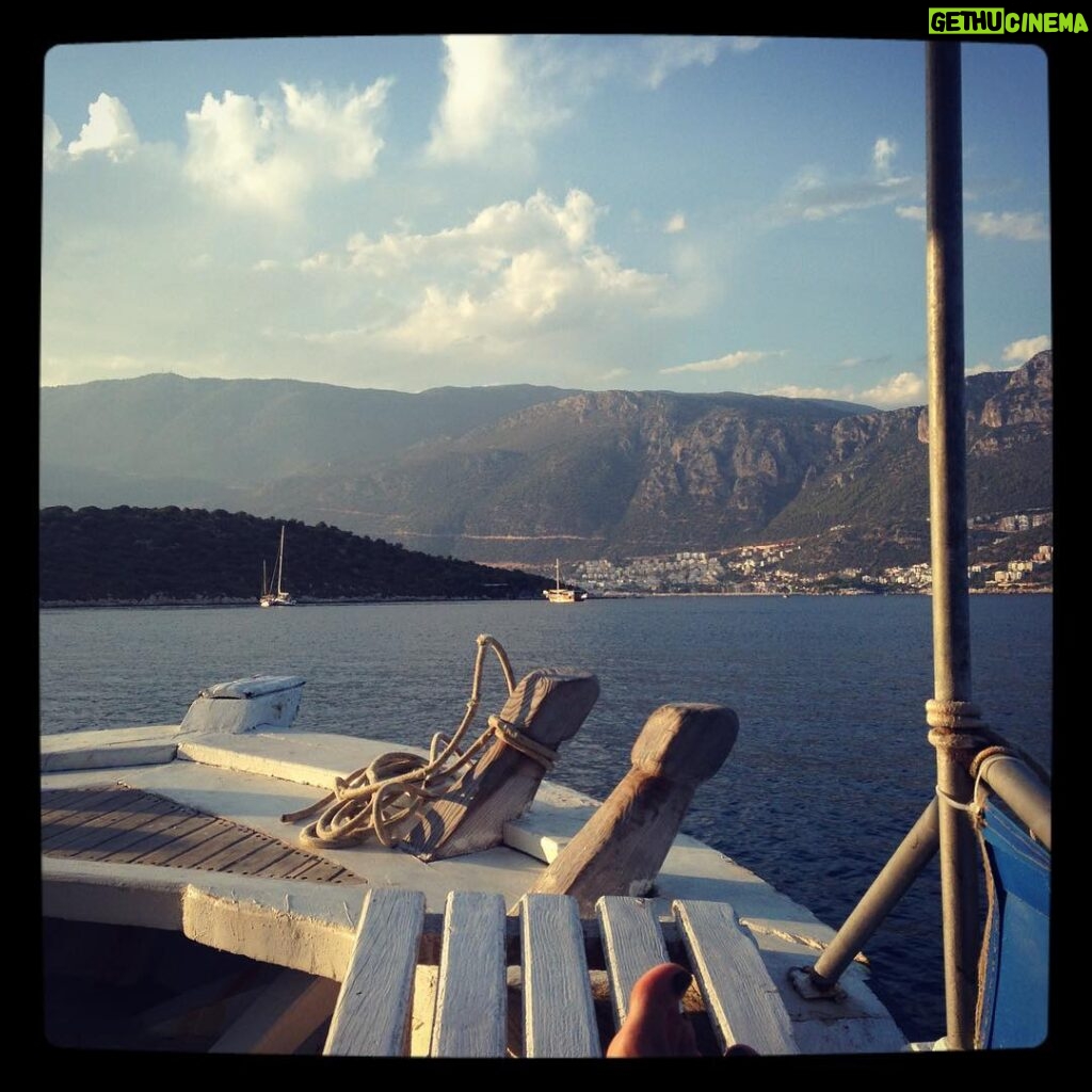 Gözde Kaya Instagram - Boşluk..? gibi gibi.. 🙇🏼 #teknede#kaçmalı #1000km #heavenofthelights