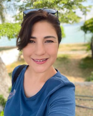 Gülçin Hatıhan Instagram - Mutluysam demek 🌞🐟🌹
27.5.2022