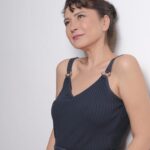 Gülçin Hatıhan Instagram - Bir yaş daha büyüdüm. Bu geçtiğimiz sene pek çok hediye ile doluydu benim için. Hayatın bana bahşettiği tüm lütufları şükürle karşılamaya devam edeceğim. Biriktirdiğim birbirinden güzel dostlarım, tüm sevdiklerim, kedilerim, ailem, işim gücüm, evim barkım, sağlığım için minnetle doluyum. Kutlayan kutlamayan herkese çok teşekkür ederim. Hepimizin yüzünden gülücük eksik olmayan bir sene olsun 🙏💓🧿 . . . . 📸 @busearsslan @aslisamat 💖💖