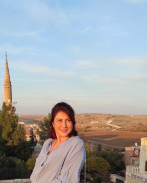Gülçin Hatıhan Instagram - Caaanım Midyat’ımdan.. Herkese sevgilerimle ♥️ 
From my precious Midyat, with tons of love 💞 
📸 @aslisamat @elvan_demirez 🙏🌸
