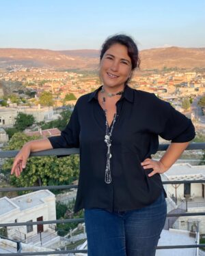 Gülçin Hatıhan Instagram - Kapadokya’ya özlemle.. Hayırlı cumalar, şahane haftasonları herkese.. 💖