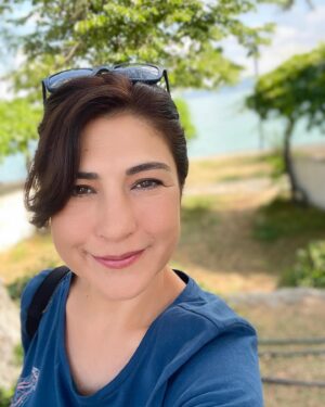 Gülçin Hatıhan Instagram - Mutluysam demek 🌞🐟🌹
27.5.2022