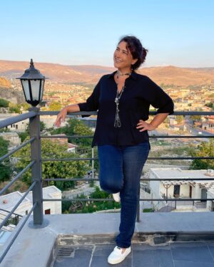 Gülçin Hatıhan Instagram - Kapadokya’ya özlemle.. Hayırlı cumalar, şahane haftasonları herkese.. 💖