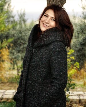 Gülçin Hatıhan Instagram - Biz gülelim ki; hayat da bize gülsün. Tüm iyiliklerin bulaşıcı olması dileklerimle.. Herkese selamlar sevgiler.. 🤗♥️
📸 @aslisamat the talented 🙏😍