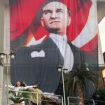 Gülçin Santırcıoğlu Instagram - Daima yolunda Mustafa Kemal Atatürk.. #100yıllıkcumhuriyet🇹🇷🇹🇷 Fotoğraftaki mutlu kadını bulun💎⭐️☀️🌟✨️❤️💋