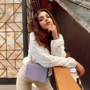 Gülderen Güler Instagram - 💜🤍