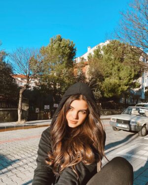 Gülderen Güler Instagram - Özlemedik mi bu güzel havaları? 🌞✨