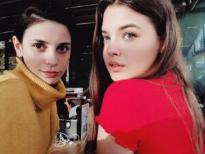 Gülderen Güler Instagram - 💛❤️
